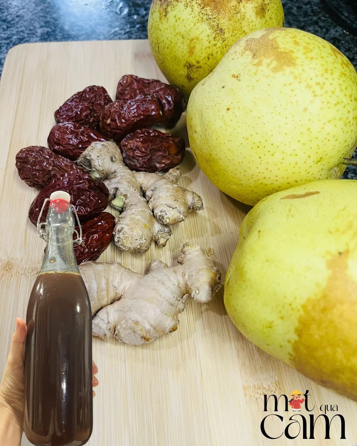 Tự làm nước táo đỏ lê gừng cô đặc